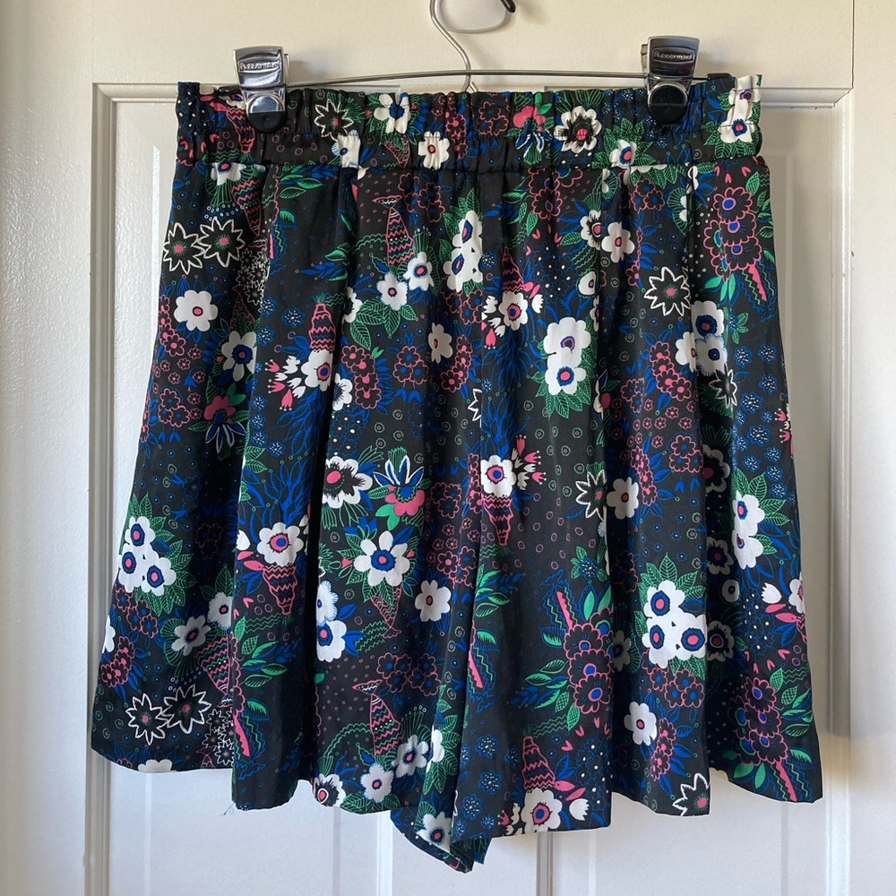 Floral skirt shorts / skort